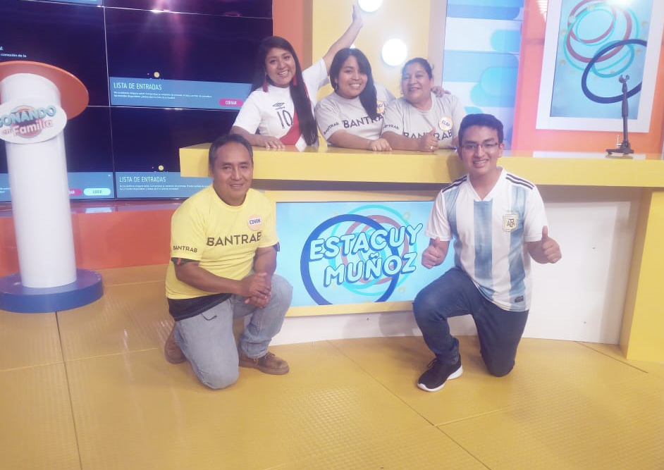 La familia Estacuy Muñoz durante su participación del programa Soñando en Familia de Guatevisión. (Foto Prensa Libre: Cortesía).