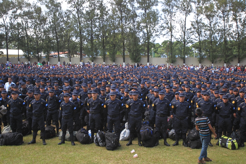 El plan de la Policía contará con la participación de 39 mil agentes, el total del personal operativo de la Policía Nacional Civil. (Foto Prensa Libre: Hemeroteca PL)