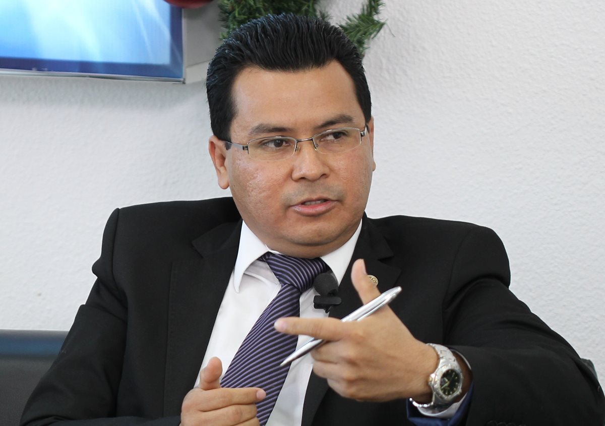 Lizandro Acuña experto en seguridad del Ipnusac considera que el 90 por ciento de las extorsiones se planifican en las prisiones. (Foto Prensa Libre: Hemeroteca PL)
