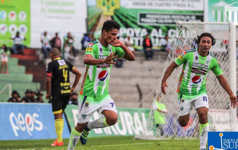 Jairo Arreola y Agustín Herrera le dieron la victoria a Antigua GFC contra Petapa. (Foto Prensa Libre: cortesía Antigua GFC)