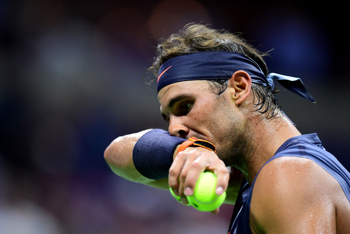 El tenista español Rafael Nadal se ha quejado del intenso calor que sufren durante los partidos del US Open. (Foto Prensa Libre: AFP)