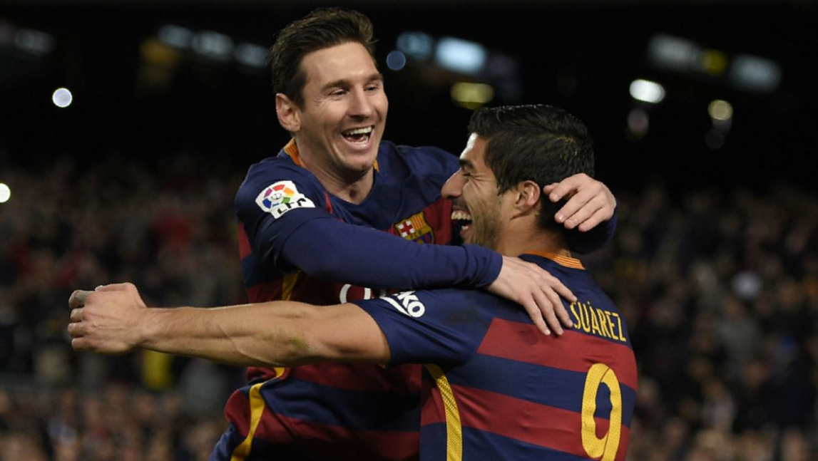 Lionel Messi y Luis Suárez han logrado una amistad muy fuerte que no solo los une en el equipo. (Foto Prensa Libre: AFP)