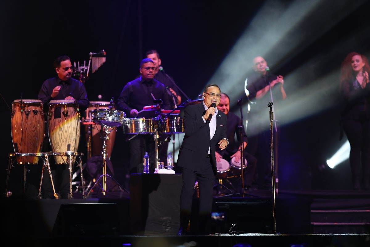 Gilberto Santa Rosa visitó Guatemala y ofreció un show con lo mejor de su repertorio. (Foto Prensa Libre: Keneth Cruz)