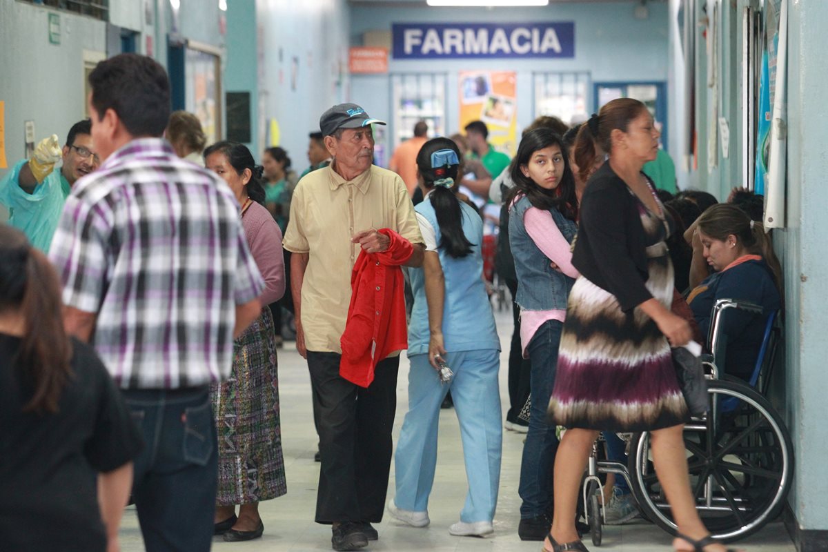 Hospital San Juan de Dios enfrenta problemas por la llegada de pacientes del interior del país. (Foto Prensa Libre: Hemeroteca PL)