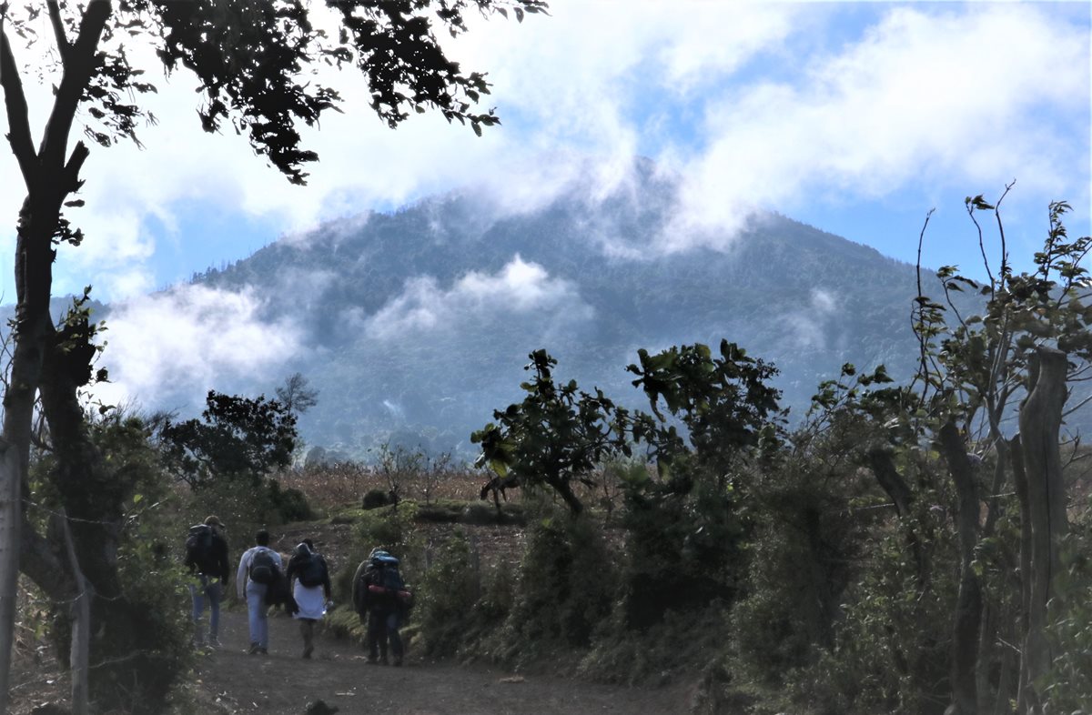 Este fin de semana la baja temperatura será extrema en la cima del Volcán de Acatenango. (Foto Prensa Libre: Víctor Chamalé)