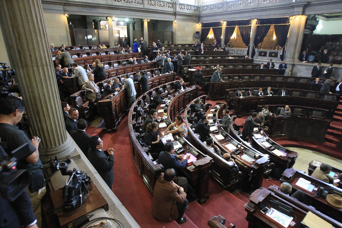 En junio pasado los diputados aprobaron un acuerdo para queel Congreso les pague sus prestaciones de ley. (Foto Prensa LIbre: Hemeroteca PL)