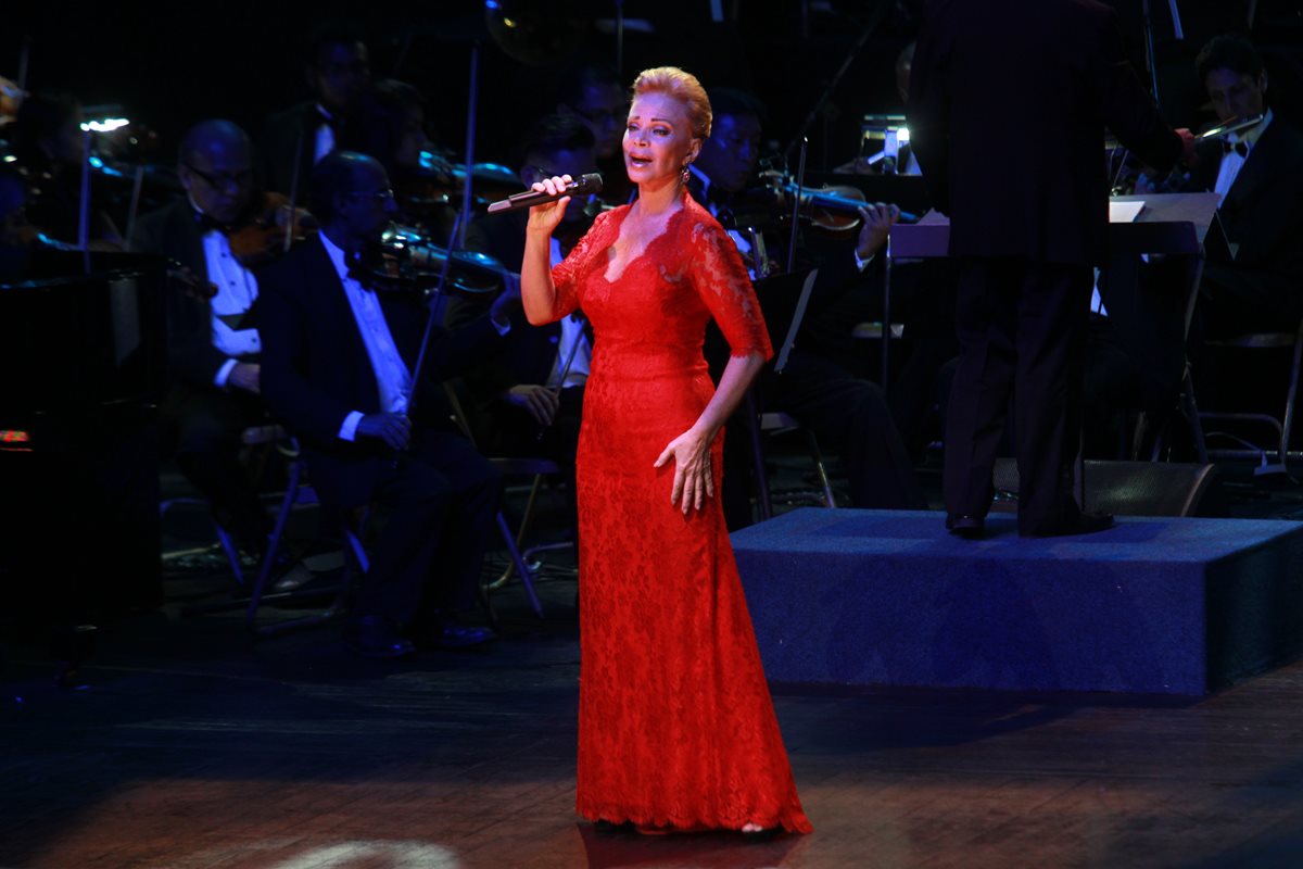 La cantante española se presentó en el Teatro Nacional. (Foto Prensa Libre: Estuardo Paredes)