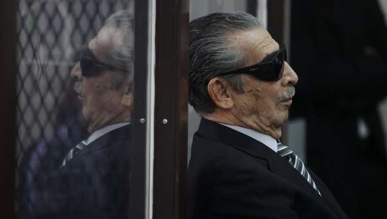 José Efraín Ríos Montt, cuando acudió a la audiencia por caso de genocidio en 2011. (Foto Prensa Libre: Hemeroteca)