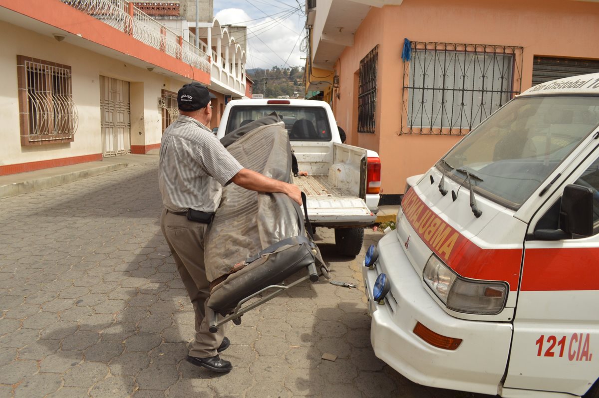 Picop es utilizado por los Bomberos Voluntarios de San Cristóbal Totonicapán debido a carencias. (Foto Prensa Libre: Édgar Domínguez)
