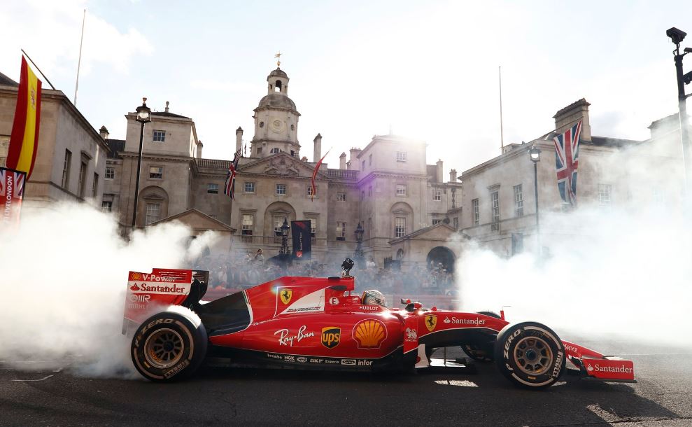 La afición en Londres observó este miércoles a la mayoría de pilotos participantes en el Mundial de 2017. (Foto Prensa Libre: cortesía F1)