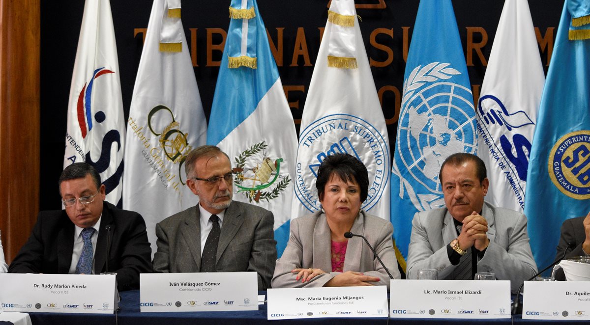 Magistrados del TSE, junto al jefe de la Cicig, exponen sobre la fiscalización del financiamiento. (Foto Prensa Libre: Estuardo Paredes)