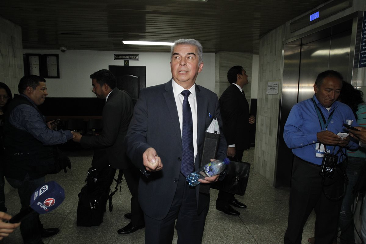 Diputado Luis Rabbe en la presentación de pruebas de descargo? en Torre de Tribunales. (Foto Prensa Libre: Hemeroteca PL)