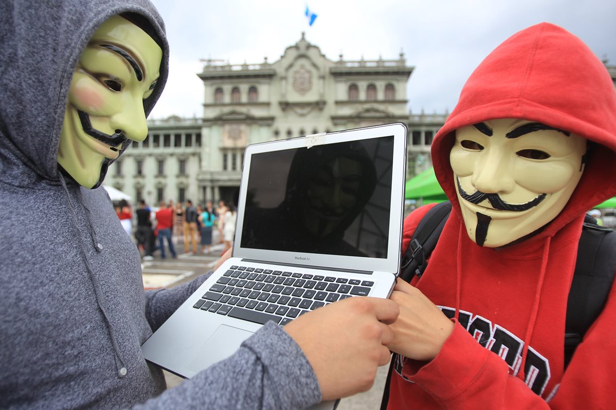 Anonymous Guatemala no distingue edad, profesión, religión, género, clase social, pensamiento político o impedimento físico de quien quiera unirse a ellos. (Foto Prensa Libre: Esbin García)