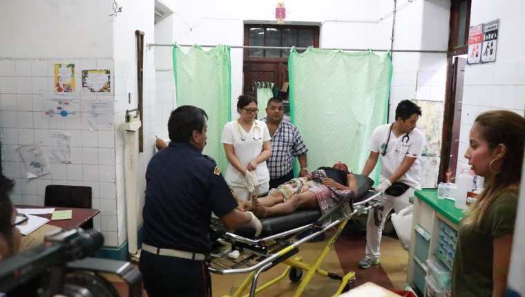Las hermanas fueron trasladadas al Hospital Nacional de Mazatenango. (Foto Prensa Libre: Cristian Icó)