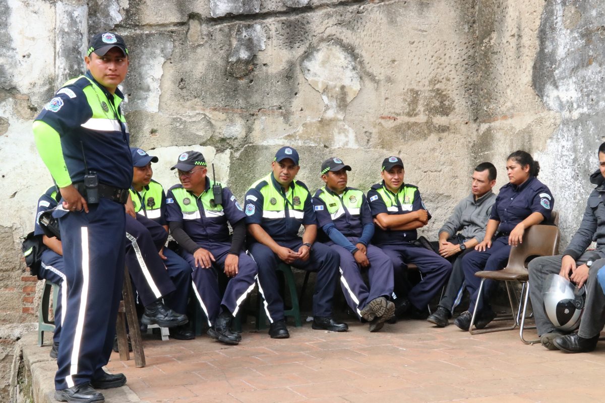 Agentes de la Policía Municipal de Tránsito participaron en el paro. (Foto Prensa Libre: Julio Sicán)