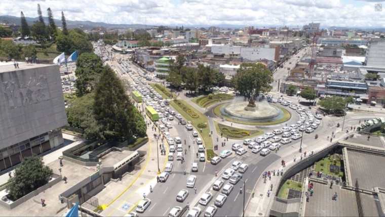 Vista general de la manifestación de taxistas frente a la comuna capitalina. (Foto Prensa Libre: Municipalidad de Guatemala)