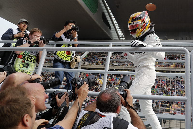 Lewis Hamilton disfrutó la pole position en China con un nuevo récord. (Foto Prensa Libre: AP)