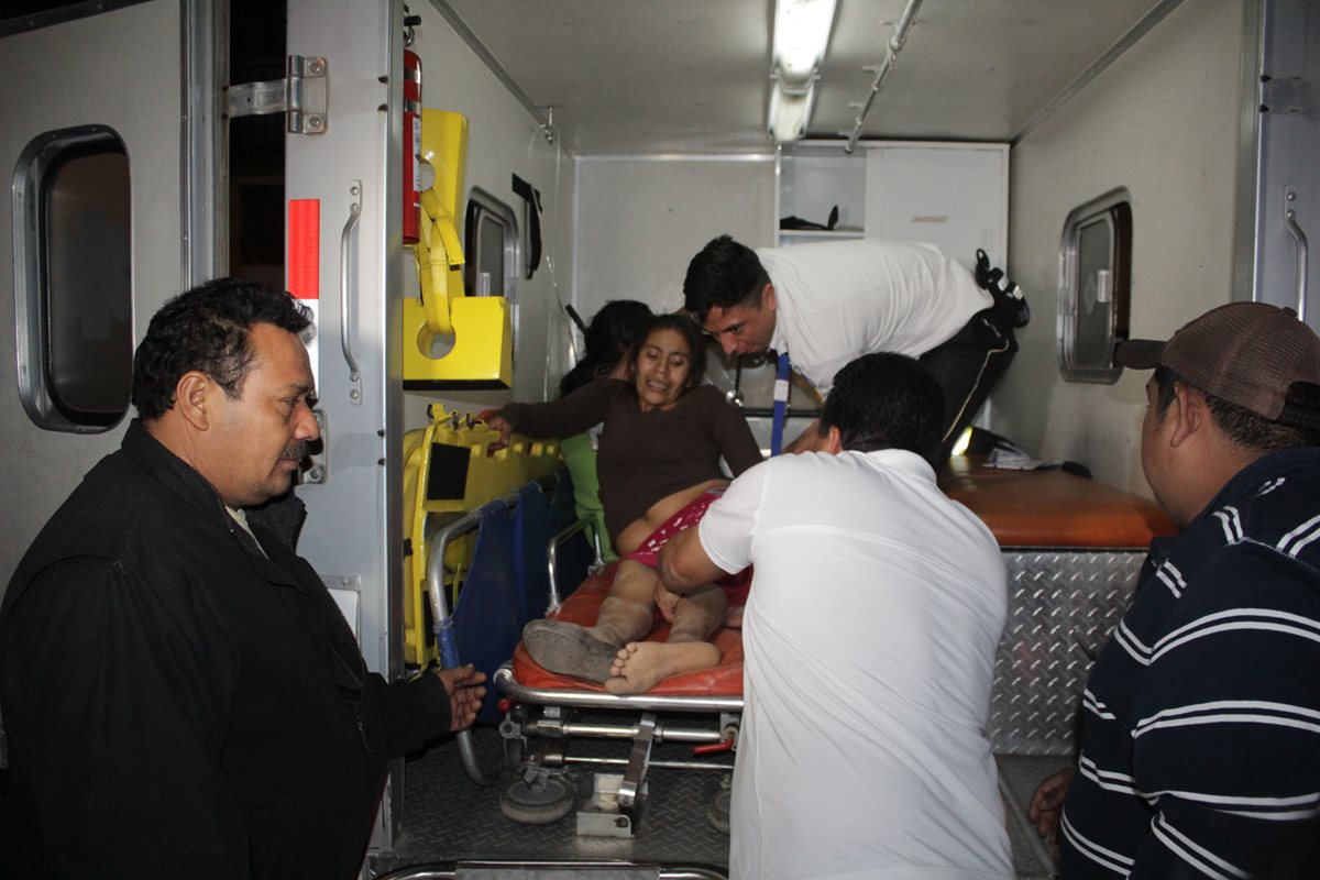 Quince mujeres quedaron heridas cuando picop volcó en Jutiapa. (Foto Prensa Libre: Óscar González)