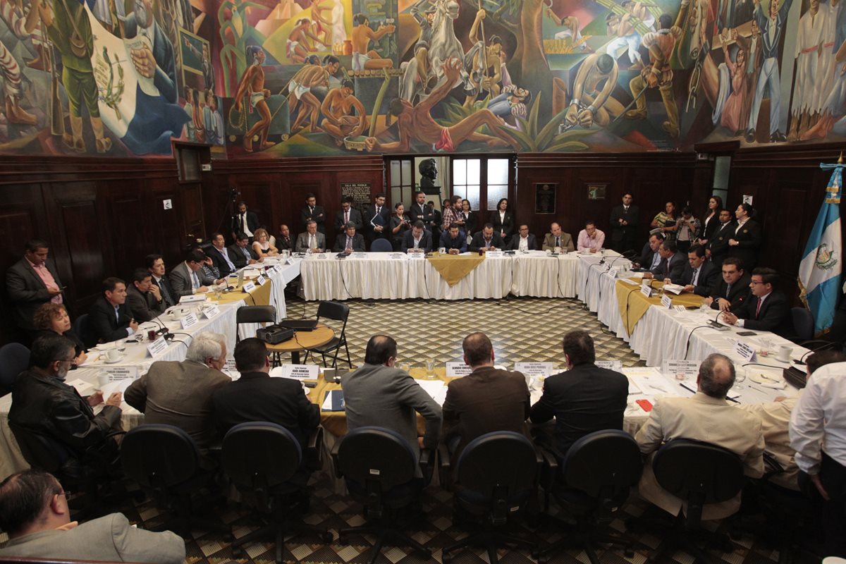 Congresistas analizan la posibilidad de integrar una agrupación parlamentaria que impulse iniciativas de interés popular. (Foto Prensa Libre: Hemeroteca PL)