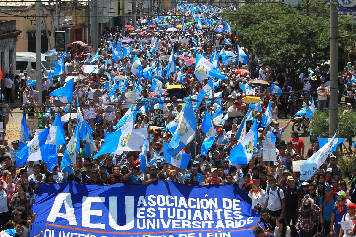 La Asociación de Estudiantes de la Universidad de San Carlos fue el movimiento principal que convocó a la manifestación. (Foto Prensa Libre: Estuardo Paredes)