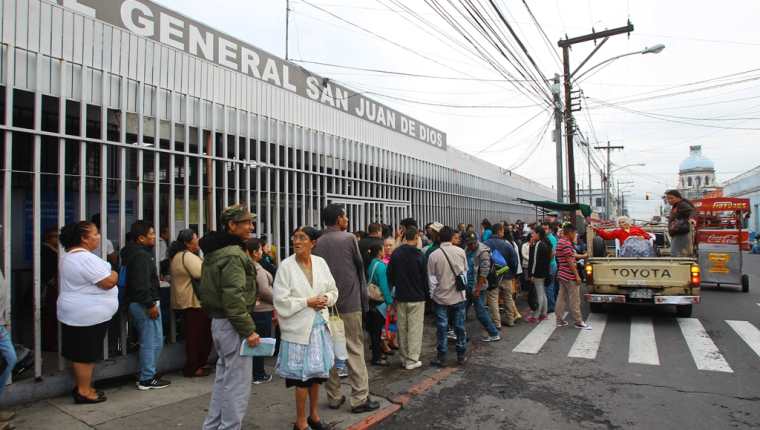 Sectores critican el fallo judicial que beneficia a empleados del Hospital General y no a los servicio de salud. (Foto Prensa Libre: Hemeroteca PL)