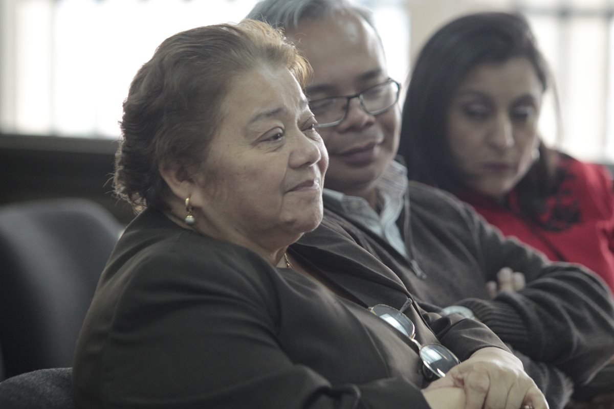La jueza Martha Sierra de Stallin y su hijo, Roberto Stalling Sierra, fueron beneficiados por fallo del Juzgado Tercero Penal en el caso Bufete de la Impunidad. (Foto Prensa Libre: Hemeroteca)