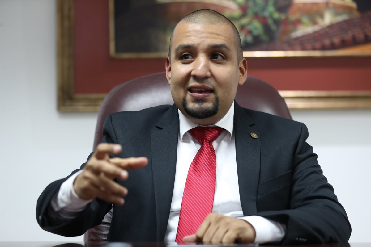 ministro de Finanzas, Julio Héctor Estrada, negó que la remoción de Solórzano se trate de una decisión política y atribuyó que “eso es lo que está diciendo la UNE. (Foto Prensa Libre: Hemeroteca PL)