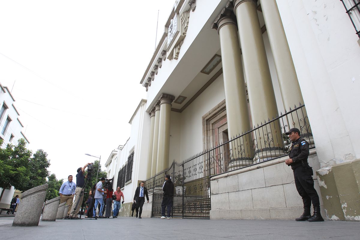 Secretaría de Comunicación de la Presidencia prohíbe el ingreso de periodistas a la Casa Presidencial. (Foto Prensa Libre: Hemeroteca PL)