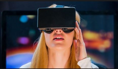 Uno de los empleos del futuro que plantea la OIT son arquitectos de realidades virtuales. (Foto Prensa Libre: todosstartup.com)