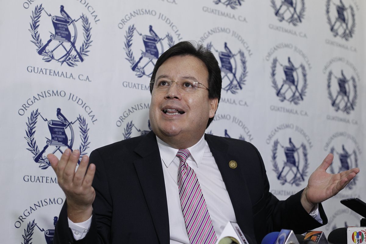 El magistrado de la Corte Suprema de Justicia Vladimir Aguilar dimitió a su cargo, ayer, para evitar el antejuicio. (Foto Prensa Libre: Hemeroteca PL)