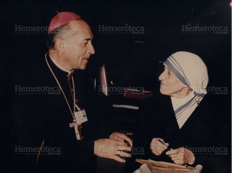 Monseñor Próspero Penados del Barrio, coincidió con la Madre Teresa en Roma. (Foto Prensa Libre: Cortesía familia Penados)