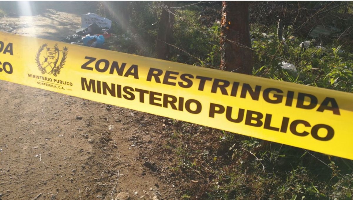 El cadáver fue hallado en un camino vecinal. (Foto Prensa Libre: Érick Ávila)