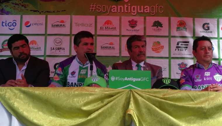 Antonio Torres Servín espera promover a varios jugadores de la juveniles de Antigua GFC. (Foto Prensa Libre: Carlos Vicente)