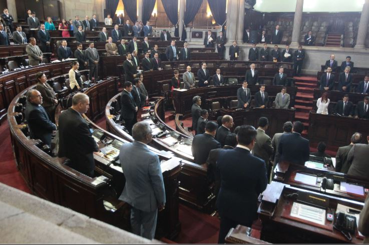 Vista de la sesión plenaria del 29 de marzo de 2016, cuando diputados votaron contra el transfuguismo y aumentaron el número de congresistas. (Foto Prensa Libre: Hemeroteca PL)