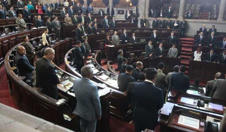 Vista de la sesión plenaria del 29 de marzo de 2016, cuando diputados votaron contra el transfuguismo y aumentaron el número de congresistas. (Foto Prensa Libre: Hemeroteca PL)