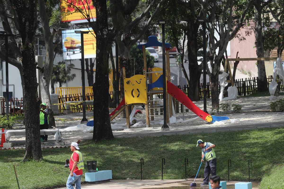 Parque infantil que será habilitado este sábado en la Plaza Berlín. (Foto Prensa Libre: Érick Ávila).