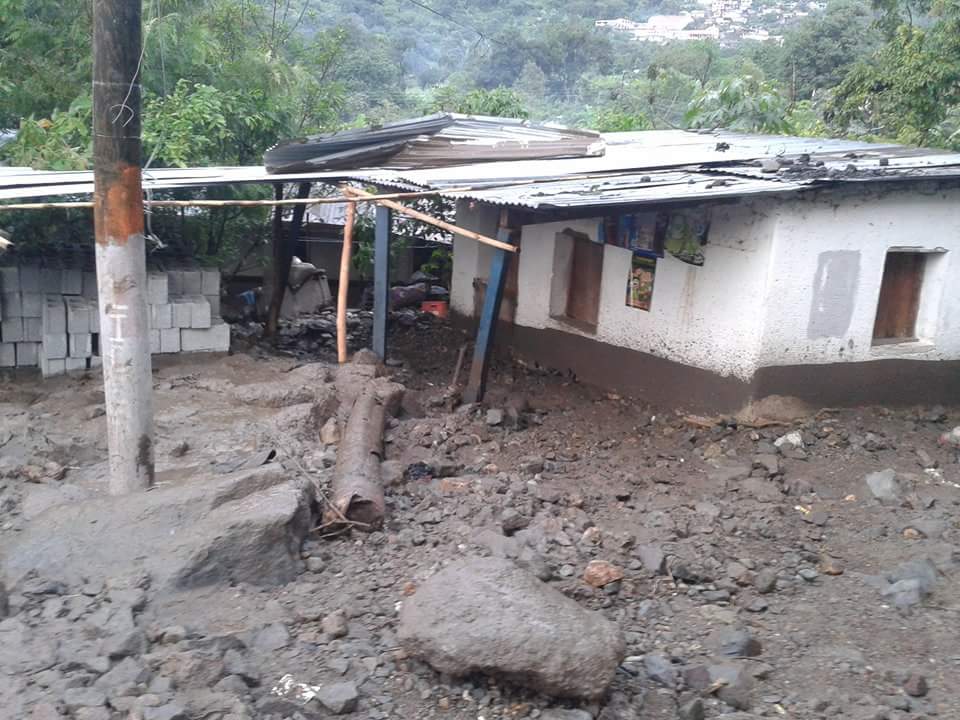Una de las viviendas afectadas por un deslizamiento en Santa Cruz La Laguna, Sololá. (Foto Prensa Libre: Conred)