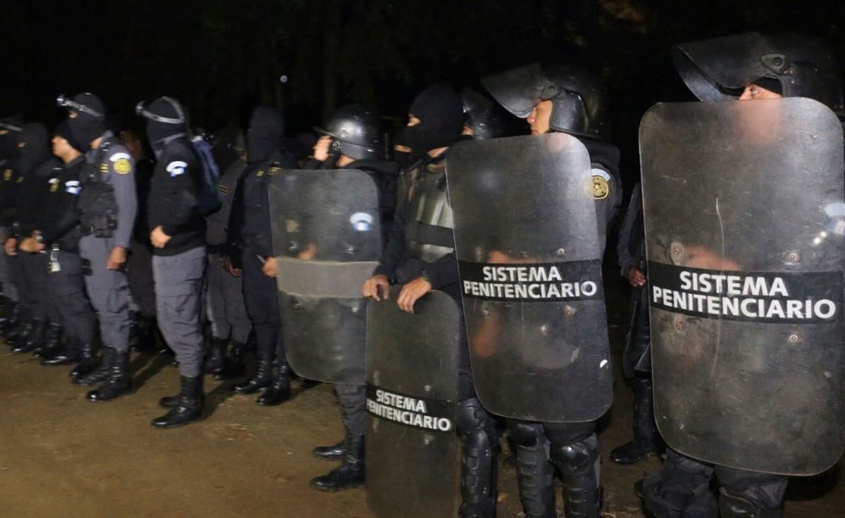 Autoridades del Sistema Penitenciario, frustran posible fuga masiva de Pavón. (Foto Prensa Libre: DGSPG)
