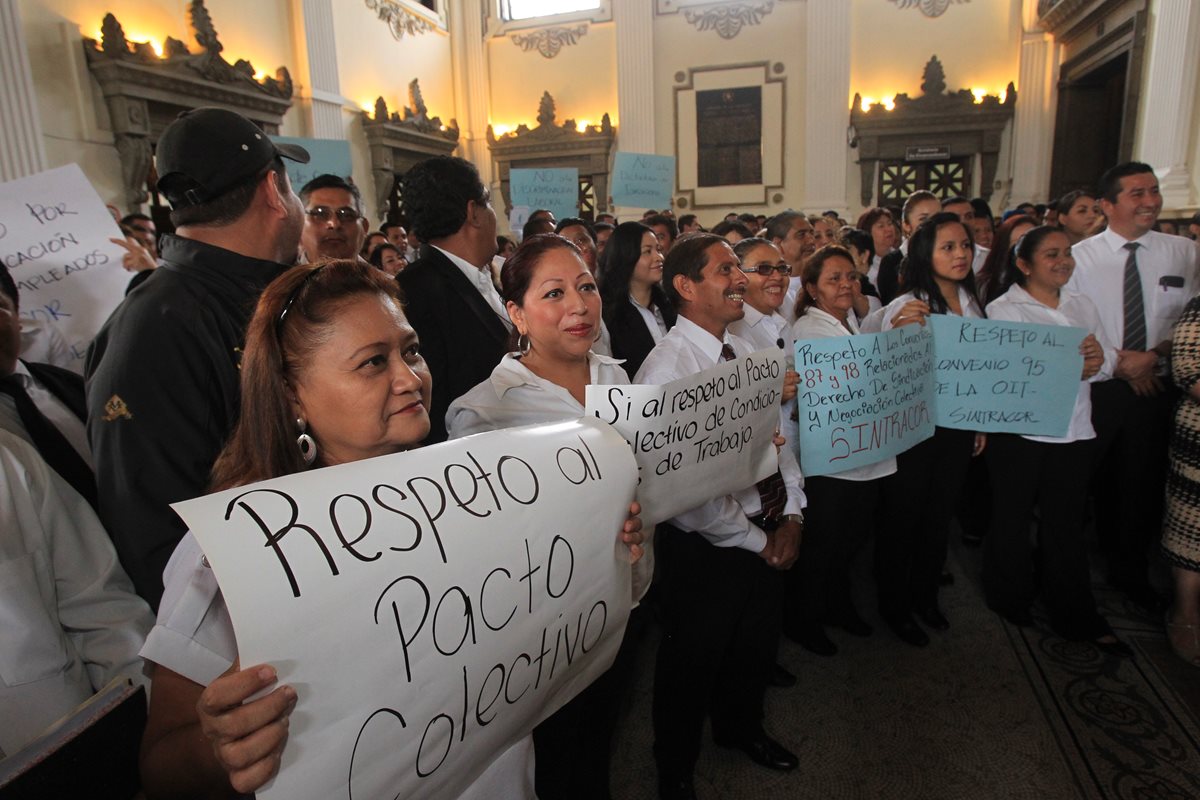 Trabajadores  del Congreso han exigido respeto al Pacto Colectivo, luego de que el presidente Mario Taracena anunciara la solicitud de destituciones. (Foto Prensa Libre: Hemeroteca)