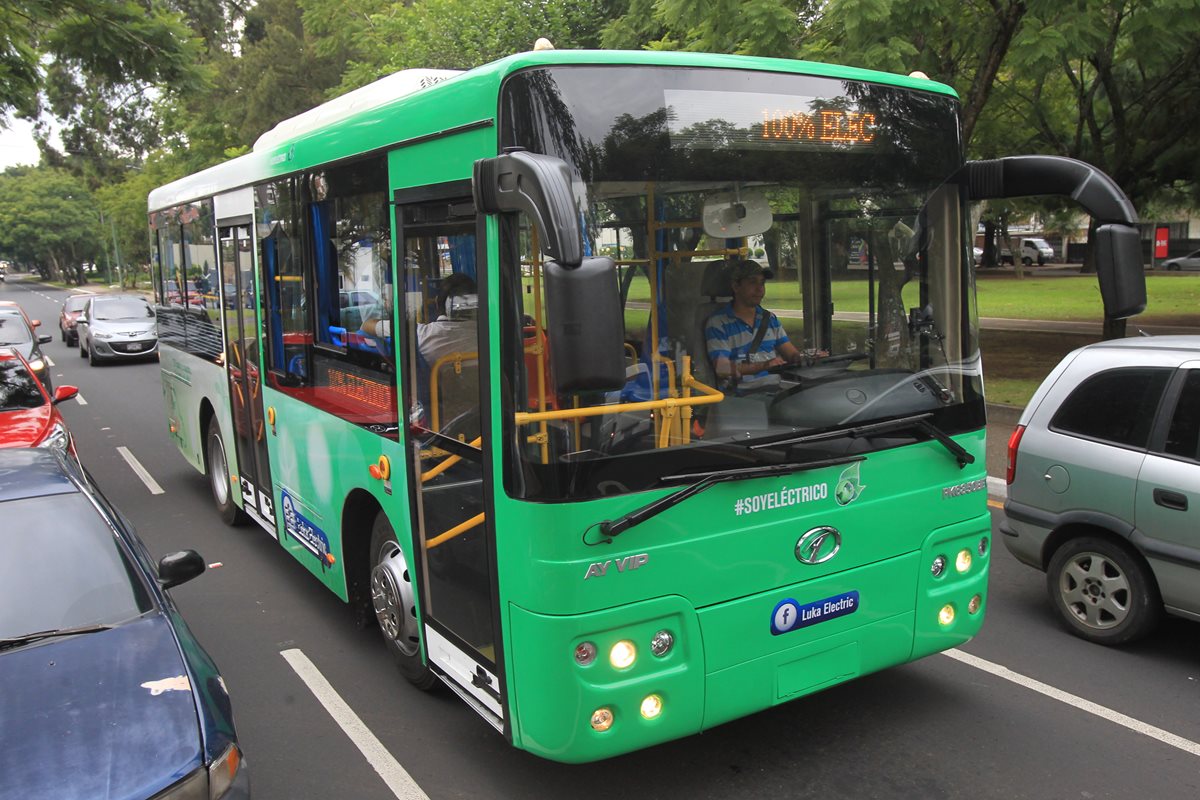 El primer bus totalmente eléctrico para servicio de transporte colectivo, ya esta en Guatemala, los distribuirá la empresa Luka Electric. (Foto, Prensa Libre, Estuardo Paredes)