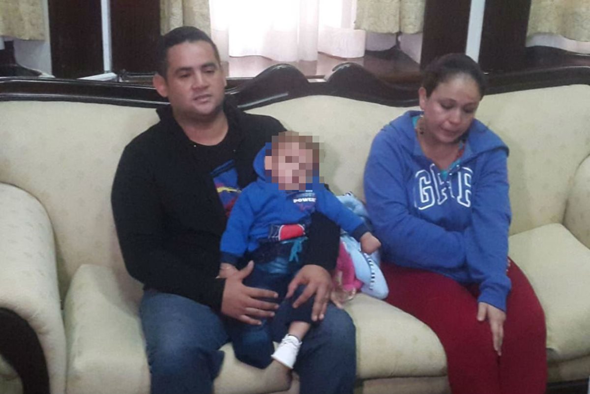 A este bebé le amputaron la pierna derecha en el Hospital Regional de Zacapa, el niño había ingresado por una neumonía. (Foto Prensa Libre: Cortesía La Red)