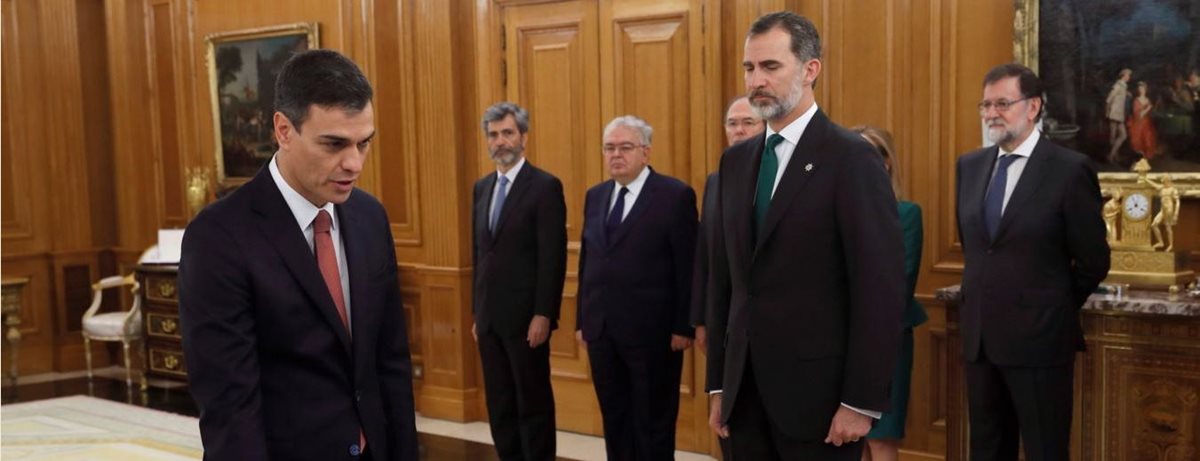 Socialista Pedro Sánchez asume como nuevo presidente de gobierno español