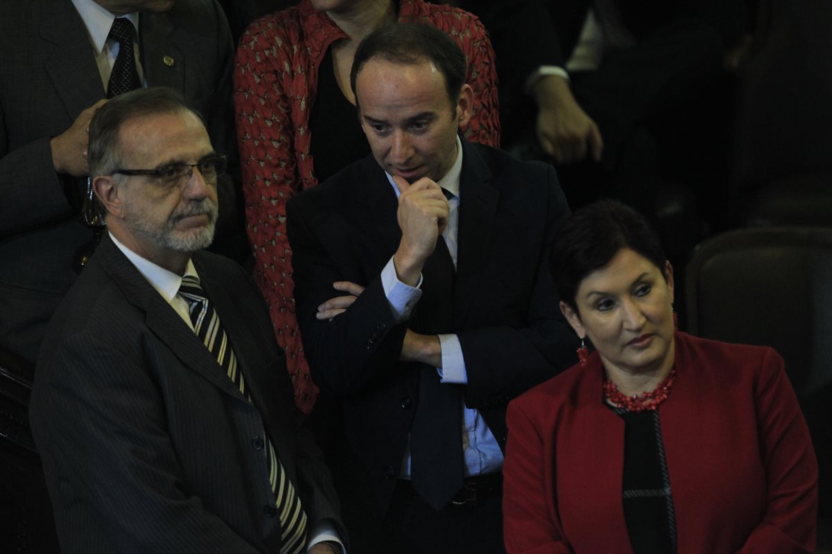 El comisionado Iván Velásquez; el procurador de los DDHH, Jorge De León, y la fiscal Thelma Aldana llegaron al Congreso para apoyar las reformas.