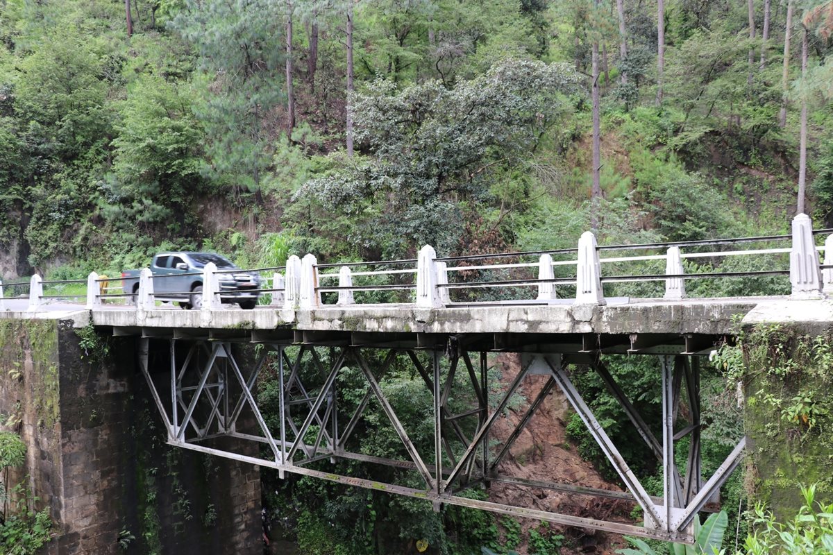 El puente Canchó se halla en el kilómetro 157 de la carretera a Santa Cruz del Quiché. (Foto Prensa Libre: Héctor Cordero)