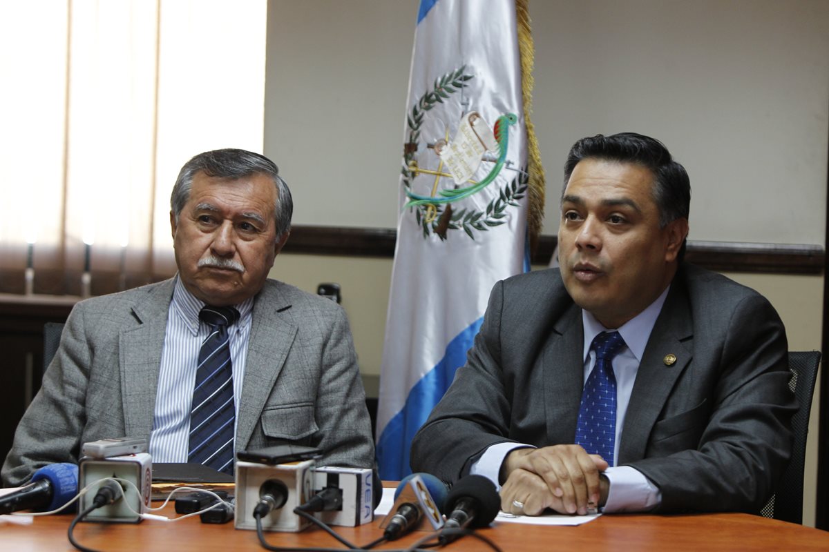 Edgar Ovalle -izquierda- y Javier Hernández, jefes del bloque FCN-Nación, son denunciados por compra de diputados. (Foto Prensa Libre: Hemeroteca PL)