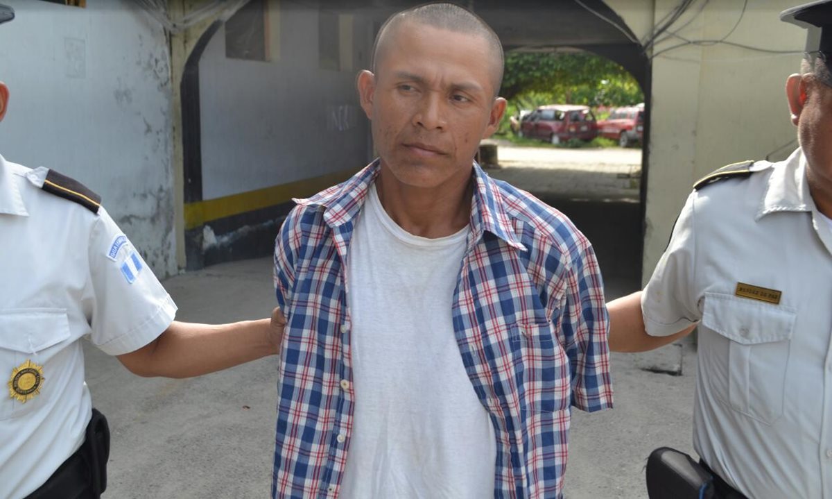 Arnoldo Coc Cuz, alias el Diablo, fue capturado en El Estor y es sindicado de ser el líder de una banda de secuestradores. (Foto Prensa Libre: PNC)