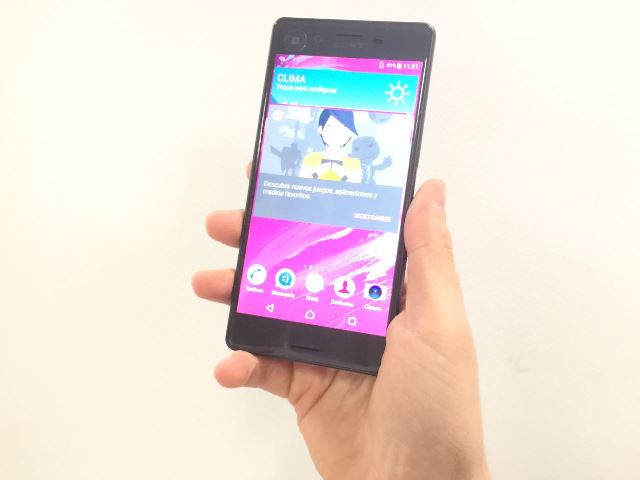 El Xperia X, de Sony, tiene una pantalla de 5 pulgadas con colores vivos. El teléfono funciona con Android 6 (Marshmallow). (Foto Prensa Libre: Cristian Dávila).