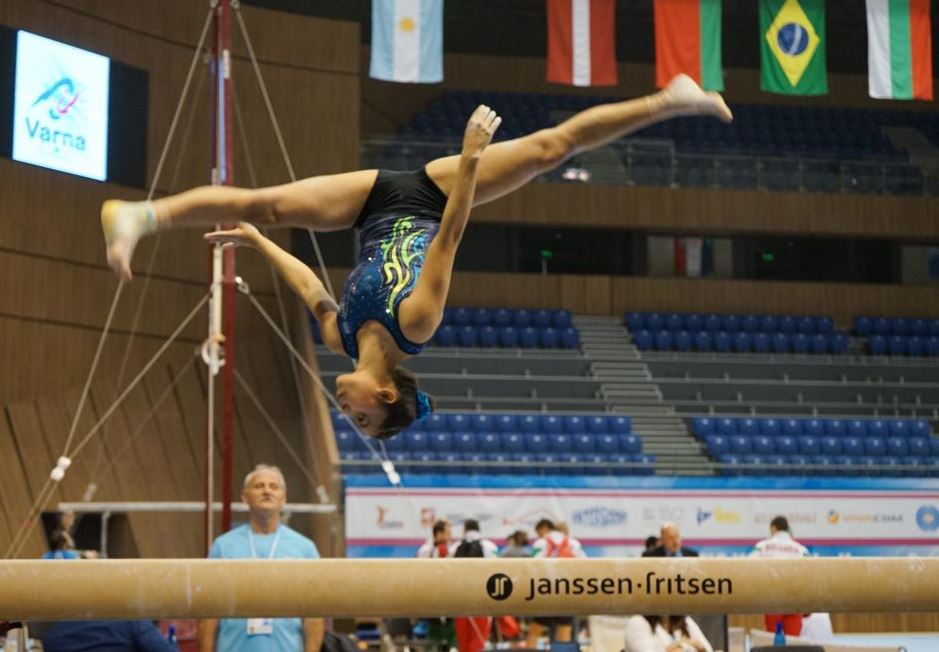 La gimnasta Sofía Gómez realizó una gran rutina en la viga de equilibrio, que la clasificó a la ronda final en la Copa del Mundo de Varna, Bulgaria. (Foto Prensa Libre: cortesía Copa del Mundo de Varna)