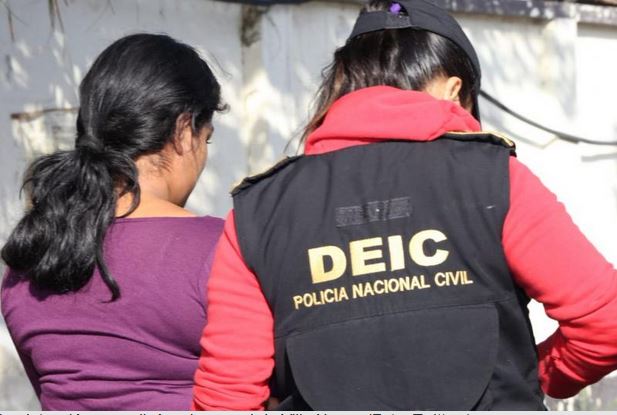 La detención de Nancy Melissa Paiz Cortez se realizó en la zona 4 de Villa Nueva (Foto: Twitter / @PNCdeGuatemala)