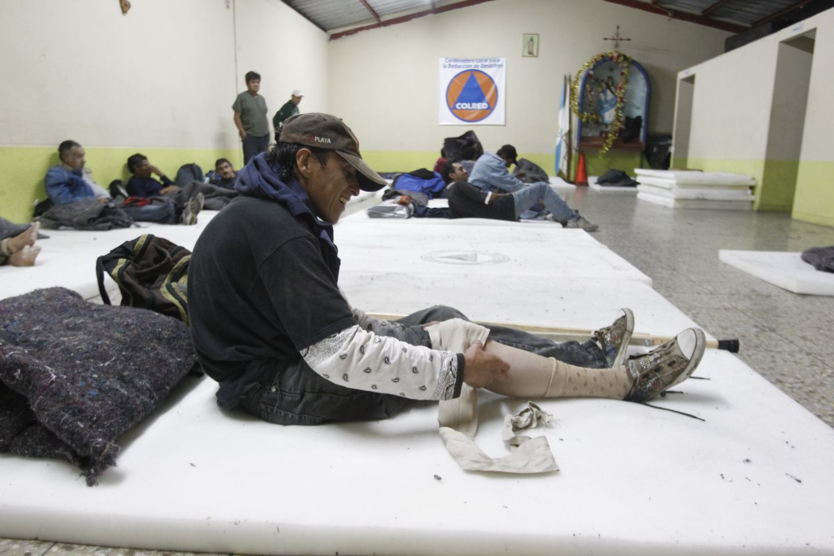 En la 3ra. avenida y 21 calle, zona 3, colonia Santa Marta se mantiene habilitado un albergue coordinado por la CONRED. (Foto Prensa Libre: Hemeroteca)